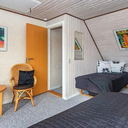 5 Person Holiday In Henne